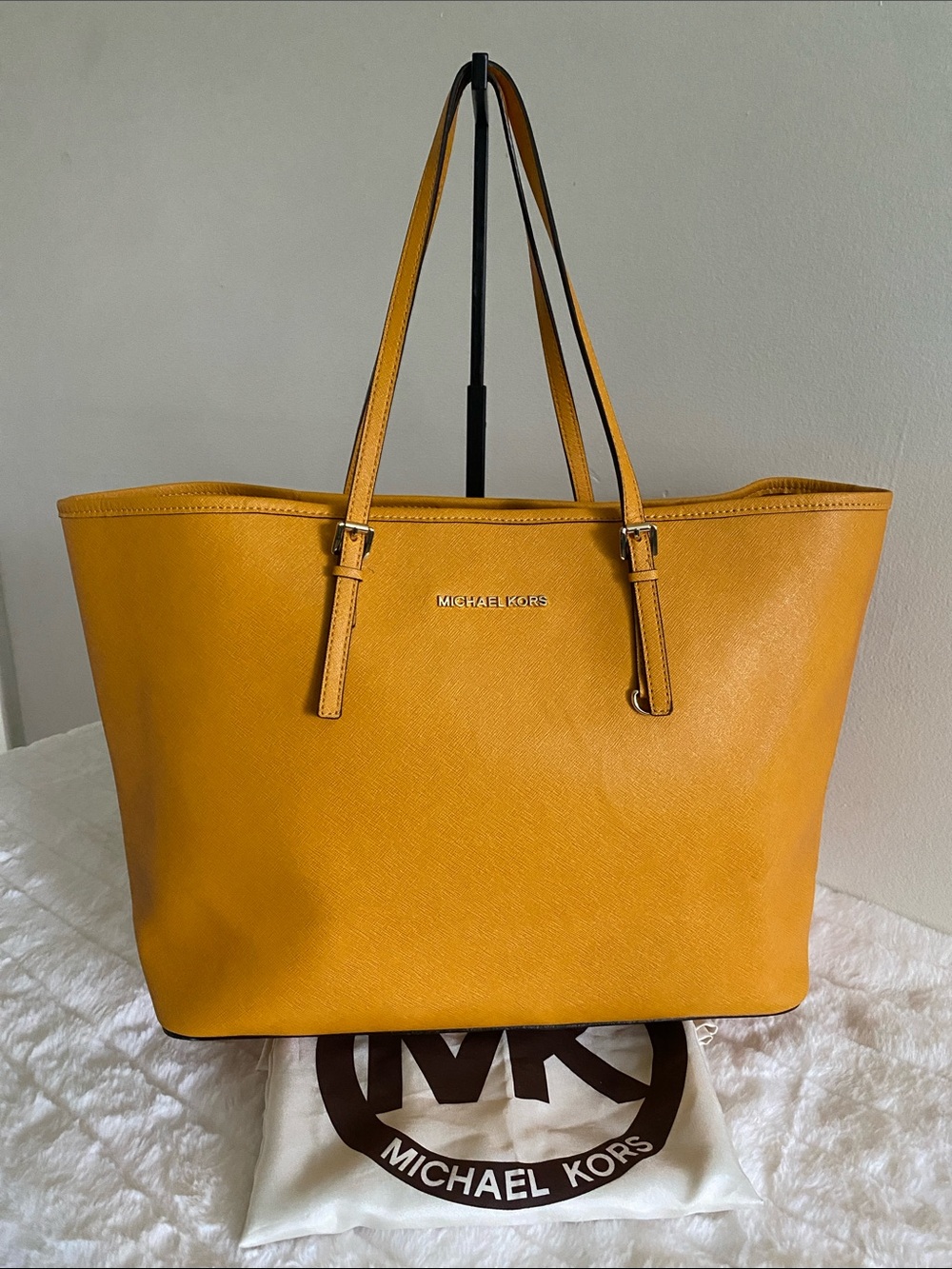 MICHAEL Michael Kors Jet Set Travel Medium Tote in Marigold
